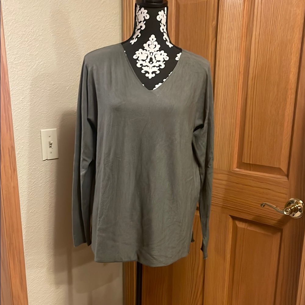 Green V-Neck Long Sleeve Top